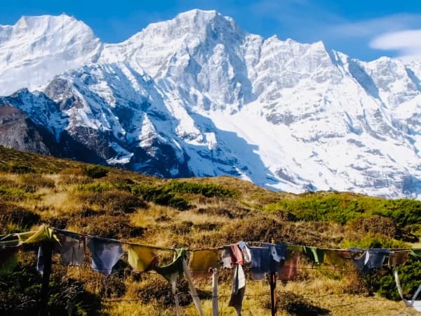 lungden-way-to-everest-base-camp